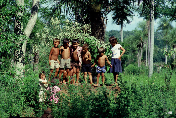 AÑO 1985 - COLOR - VIDA CAMPESINA EN PARAGUAY (JOSÉ MARÍA BLANCH)
